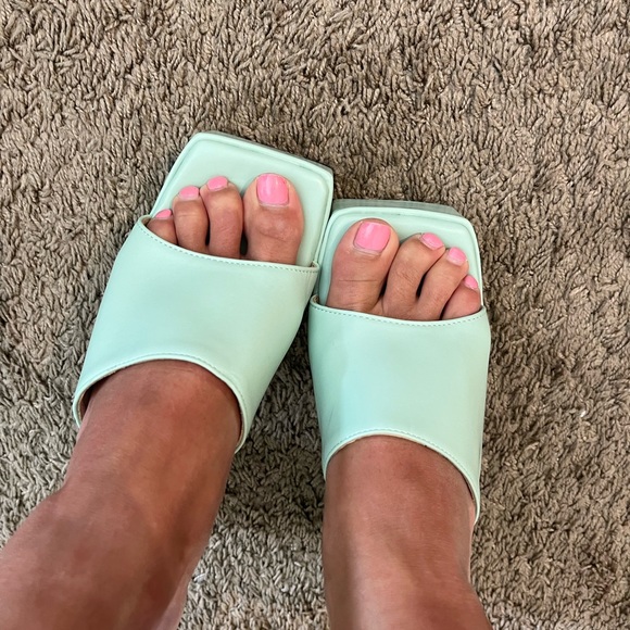 Chic Platforms - Picture 4 of 5